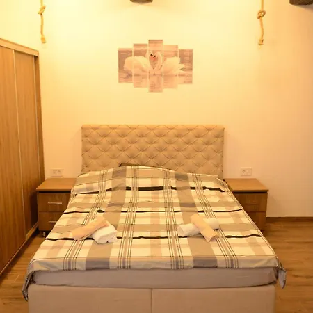 Theos Apartment