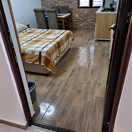 Apartment Theos *