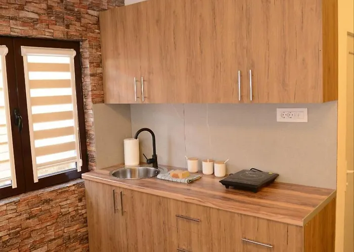 شقة Theos فرانيي